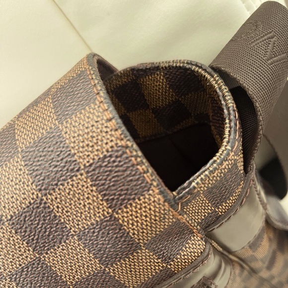 ⬇️PRICE DROP Louis Vuitton Damier Ebene Bastille Messenger - Picture 9 of 16